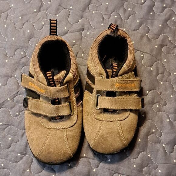 OshKosh B'gosh sneakers size 10 - Picture 1 of 7